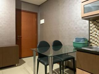 Comfort 1BR Apartment at Thamrin Residence By Travelio - 4