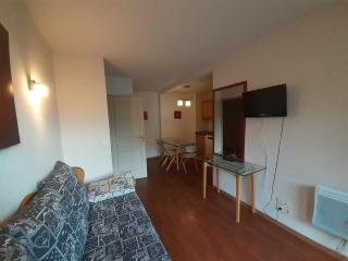 Appartement 3 pièces proche télécabine, 2 chambres, skis aux pieds, parking offert - FR-1-561-135 - 0