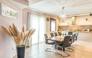 4 Bedroom Awesome Home In Trosti - Heki - 7