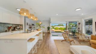 Riviera - Pool & quick walk to centre - 9