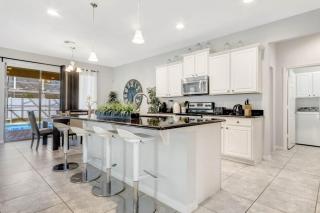 Upstair Loft Premium Home With Pool, Spa & Games! condo - Davenport - 4