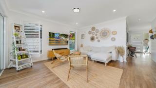 Riviera - Pool & quick walk to centre - 2