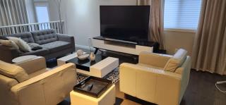 spacious 8 Family friend House - Edmonton - 0