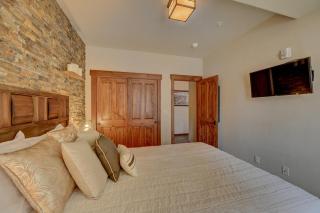 Cozens Pointe I-101 condo - 7