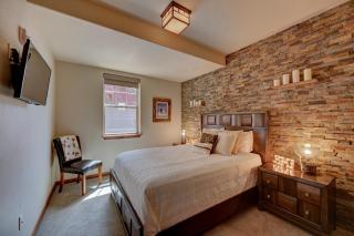 Cozens Pointe I-101 condo - 8