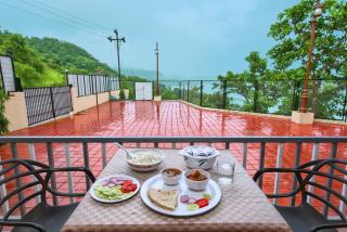 SaffronStays Riverdale, Mulshi - Lakefront villa with pool and mountain view - Pune - 6