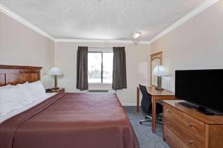 Travelodge by Wyndham Pasadena Central - 9