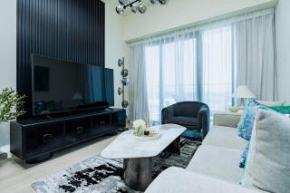 Nasma - Modern 3BR Oasis with Balcony in Azizi Riviera - 7