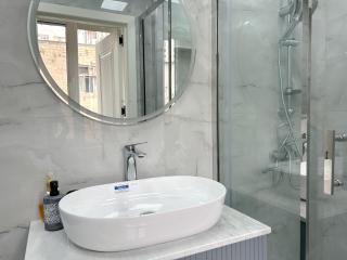 Cozy central apartment near Egoist - Baku - 4