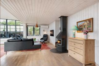 Nice Home In Ebeltoft With 4 Bedrooms And Wifi - 4