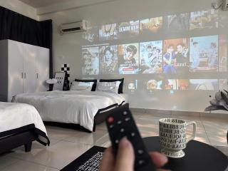 Mount Austin Studio with HD projector Fast Wifi - Johor Bahru - 1