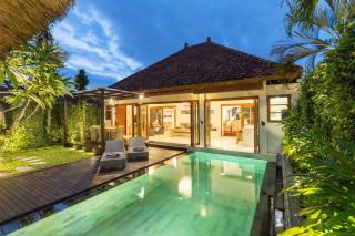 Luxurious and Cozy King Beds, Pool, closed living room - Kuta - 0