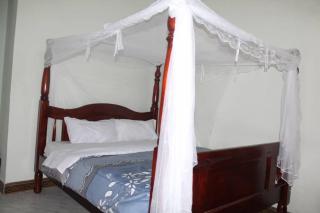 Highway 24 Lounge Masaka - - 8