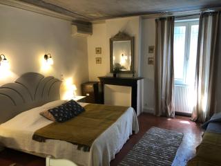 CHAMBRE DANS MAISON DU XVII eme PISCINE BILLARD CHEMINEE - Collias - 6