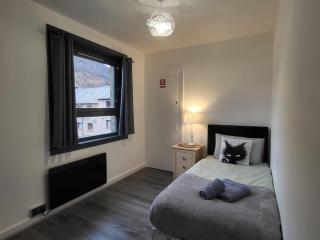 Regina Apartment in Fort William - Fort William - 2