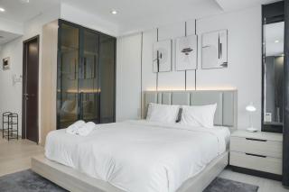 Comfort Studio at Daan Mogot City Apartment By Travelio - 0
