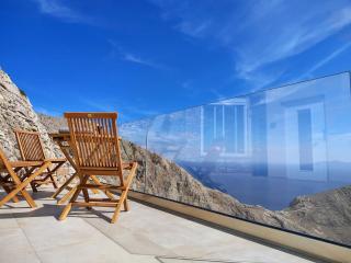 Cliff Edge 421 - 3