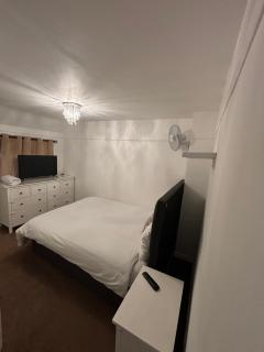 Spare room in a family house - Bristol - 1