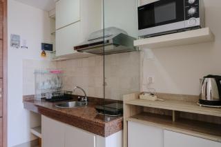 Homey and Cozy Studio Apartment at Dago Suites By Travelio - Bandung - 7