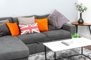 Luxury Apartment - Fast WiFi - Netflix - On Street Parking 1BR - Birmingham - 2