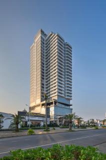 DeLaSea Ha Long Hotel - Modern Bayview Escape - 0