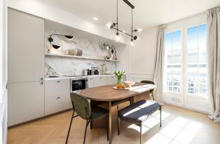 Designer Top Floor Sleeps 8 Peaceful Elevator Fiber Wifi, Balcony - Nice - 0