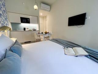 Blue Palm Jungle Studio Self Checkin Design - Milan - 3