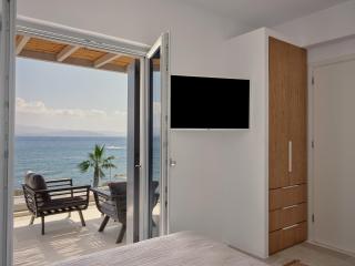 Mando Seaside Villa - Naousa - 2