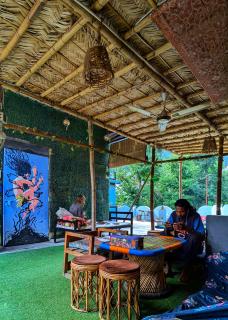 Hobbit House Hostel - 9