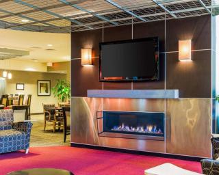Cambria Hotel Traverse City - 4
