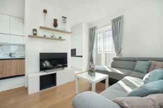 Exceptional 3-bedroom Apartment by Noclegi Renters - Łódź - 3