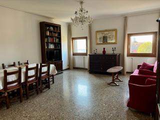 Large and Bright Apartment with Canal View - Venice - 2