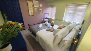 Dovetails, short drive from Alton Towers and Uttoxeter racecourse Games room with Wii and football table - 0