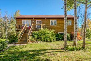 Cozy 4-season Cottage W Hot Tub - Miller Lake - 0