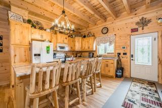 Rustic Luxury Saw N' Logzzz Cabin Getaway - Red Bay - 2