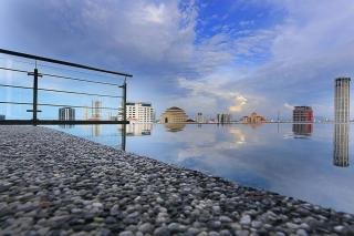 Seaview Sunrise 1BR at Tropicana 218 at Central Location & Food Hunt Friendly - George Town - 2