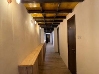 Dragon's Den Hostel - 5