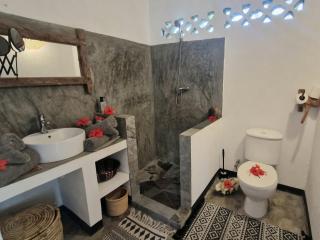 Piscine rien que pour vous, propriété entière face au lagon, les pieds dans l 'eau, cuisine équipée & wifi Le Boraha Beach Lodge 90 m2 - 2