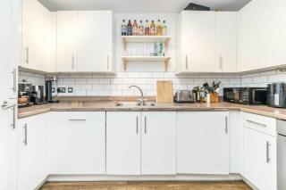 Spacious Three Bedroom Apartment - Londra - 5