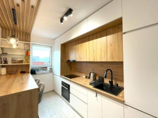 Blue Jay's Nest with AC and Stylish Terrace - Braşov - 3