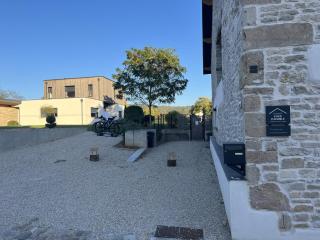 APPART-HOTEL n 4 calme avec terrasse, Wi-fi haut débit, petit-déjeuner, room-service et parking privé - Chouzelot - 4