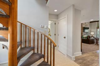 Gorgeous Mtn Villa, Ski, Golf, Pickleball, Pool, Hot Tub, Fitness - 3