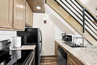 Rustic Chalet | Ski-In/Out | Hot Tub, Pool, Gym - 4
