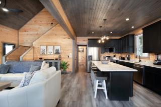 Mountain Haven Hot Tub Pool Arcade Theater Room - 2