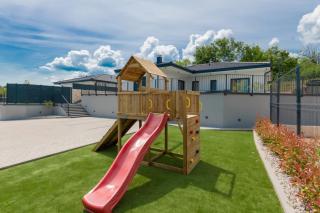 NEW! Villa Lauret with Hot-Tub, Sauna, Heated Pool, 3 En Suite Bedrooms - Grubine - 1