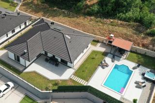 NEW! Villa Lauret with Hot-Tub, Sauna, Heated Pool, 3 En Suite Bedrooms - Grubine - 5