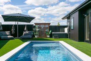 Heated Pool Gym Sauna Hot Tub - Taupo - 9