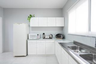 Apto completo a 120m da PRAIA, TRÊS QUARTOS, sala de estar, COZINHA COMPLETA, SACADA com VISTA MAR , Wi-Fi, ARES CONDICIONADOS, vaga privativa de garagem Reserve agora mesmo! - 3