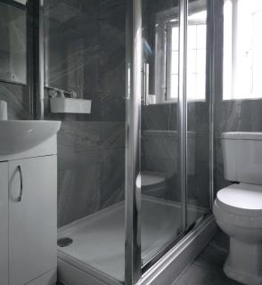 Beautiful En-Suite in Hutton, Brentwood - Shenfield - 6