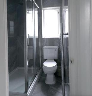 Beautiful En-Suite in Hutton, Brentwood - Shenfield - 7
